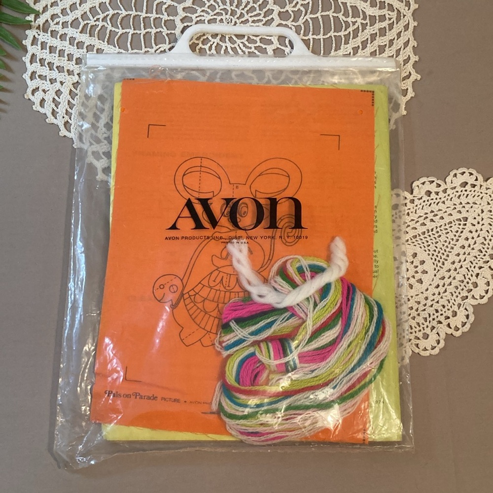 Vintage 1974 Avon Crewel Embroidery Kit Mouse Turtle Ladybug Unopened - Picture 6 of 11
